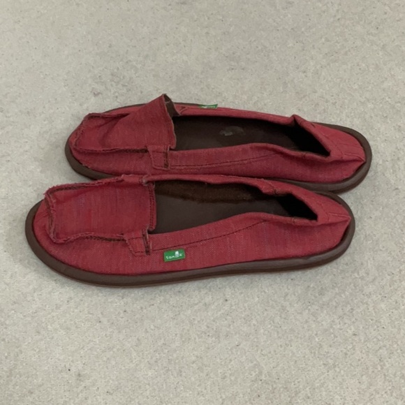 Sanuk Shoes - EUC woman’s SANUK slip on shoes
